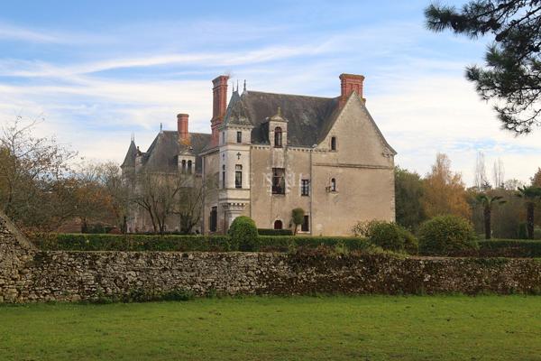 Château du XVIIe siècle à capacité hôtelière et évènementielle dans son parc de 16 hectares