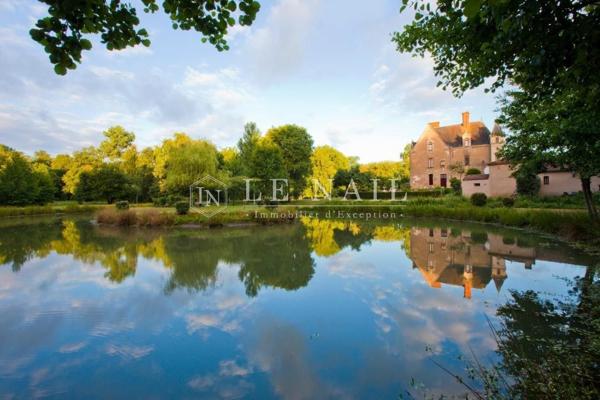 Château du XVIIe siècle à capacité hôtelière et évènementielle dans son parc de 16 hectares