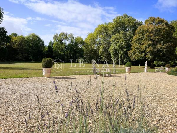 Château du XVIIe siècle à capacité hôtelière et évènementielle dans son parc de 16 hectares