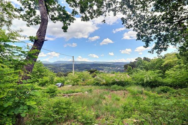 Mercuer terrain à batir 1748 m²