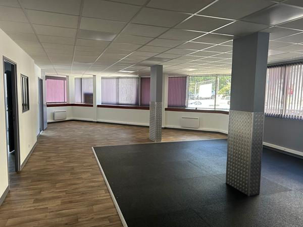 Local Commercial 5 pièces - 186 m²
