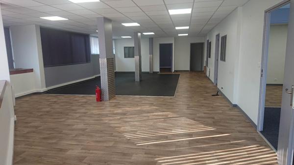 Local Commercial 5 pièces - 186 m²