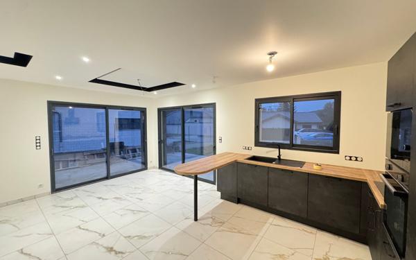 Maison à vendre    4 pièces •  La Freissinouse