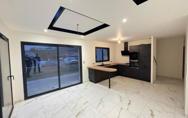 Maison à vendre    4 pièces •  La Freissinouse