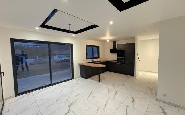 Maison à vendre    4 pièces •  La Freissinouse