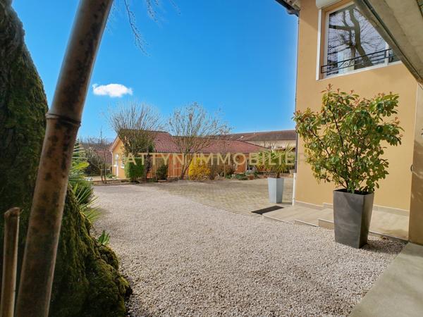 Montmerle-sur-Saône (01090) Vue exceptionnelle sur les Monts du Beaujolais – Maison atypique avec dépendances – Montmerle-sur-Saône