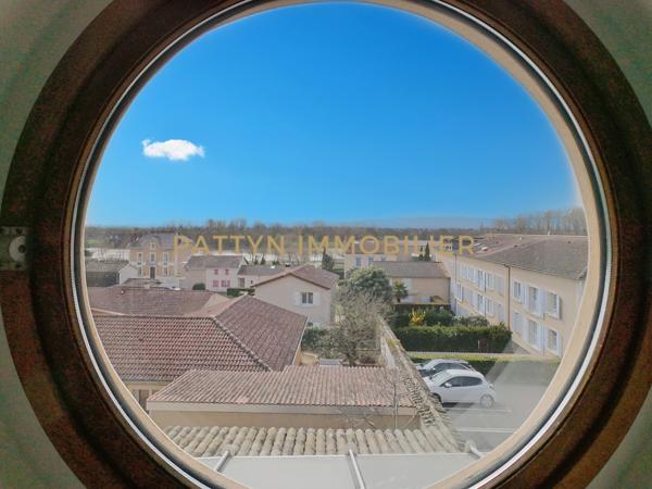Montmerle-sur-Saône (01090) Vue exceptionnelle sur les Monts du Beaujolais – Maison atypique avec dépendances – Montmerle-sur-Saône