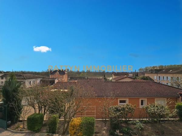 Montmerle-sur-Saône (01090) Vue exceptionnelle sur les Monts du Beaujolais – Maison atypique avec dépendances – Montmerle-sur-Saône