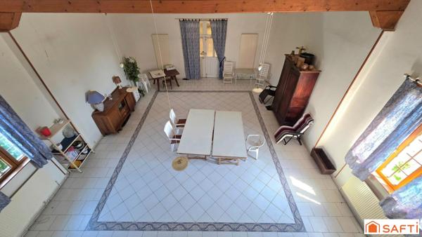 Propriété de caractère unique de 332m² avec salle de réception
