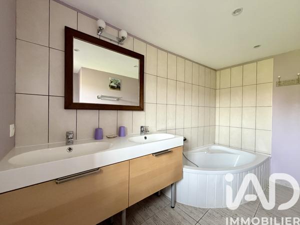 Maison à vendre 6 pièces 115 m² Saint-Barthélemy-le-Plain