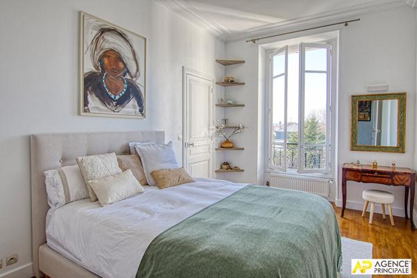 Le Chesnay limite Versailles Rive-Droite Appartement 7 pièces 271 m² carrez situé au 3ème étage d'un immeuble Haussmannien avec ascenseur, cave et jardin partagé €2 360 000 ** - Référence 25580
