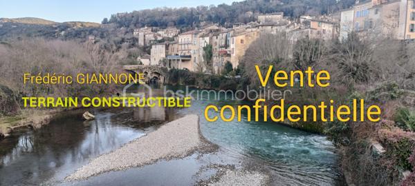 Terrain de 2 495 m²