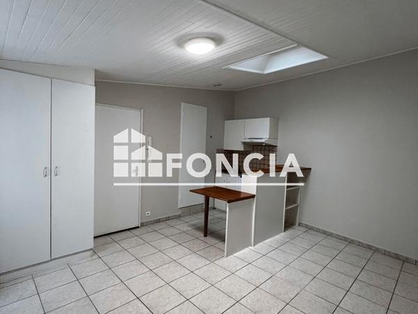 Location Studio 22.4 m² - 51 RUE LEONARD JARRAUD Angouleme 16000