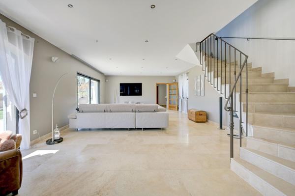 Vente Villa de luxe Aix-en-Provence 6 Pièces 240 m²
