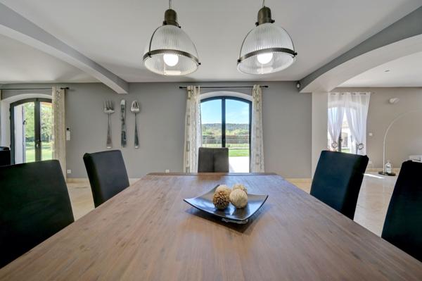 Vente Villa de luxe Aix-en-Provence 6 Pièces 240 m²