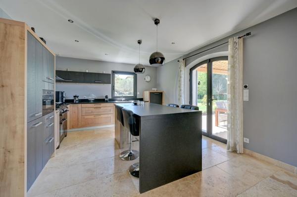 Vente Villa de luxe Aix-en-Provence 6 Pièces 240 m²