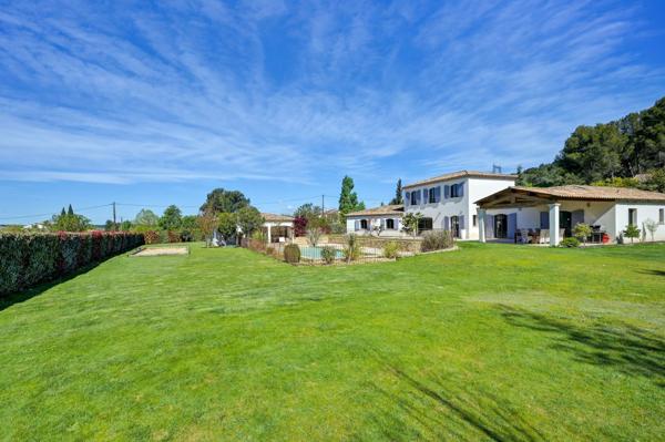 Vente Villa de luxe Aix-en-Provence 6 Pièces 240 m²