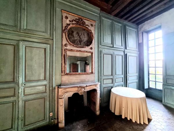 Triangle Vernon - Giverny - Les Andelys - Château du 17ème de 2.246 m2  - 33 chambres - avec dépandances sur plus de 21 hectares de terrain : Prix : 2.100.000