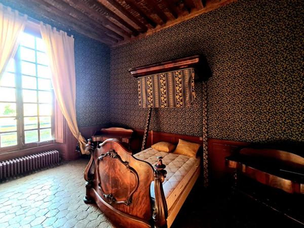 Triangle Vernon - Giverny - Les Andelys - Château du 17ème de 2.246 m2  - 33 chambres - avec dépandances sur plus de 21 hectares de terrain : Prix : 2.100.000