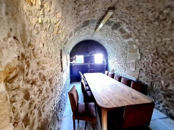 Triangle Vernon - Giverny - Les Andelys - Château du 17ème de 2.246 m2  - 33 chambres - avec dépandances sur plus de 21 hectares de terrain : Prix : 2.100.000