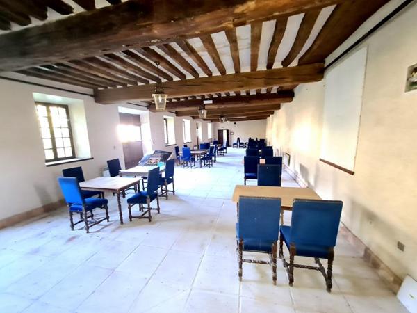 Triangle Vernon - Giverny - Les Andelys - Château du 17ème de 2.246 m2  - 33 chambres - avec dépandances sur plus de 21 hectares de terrain : Prix : 2.100.000