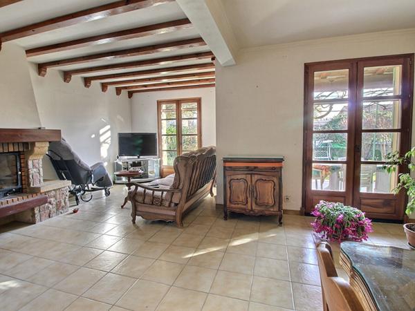 Maison de plein pied de 113 m3 avec sous sol et garage sur une parcelle de 577 m2 de terrain