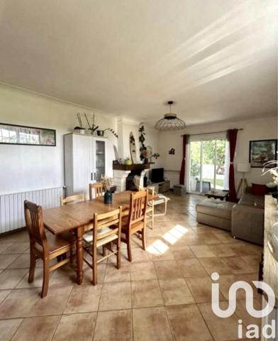 Maison traditionnelle 5 pièces de 101 m² à Bessines (79000)