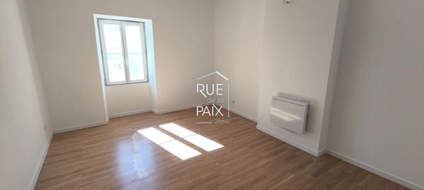 79450 SAINT AUBIN LE CLOUD MAISON DE BOURG RÉNOVÉE