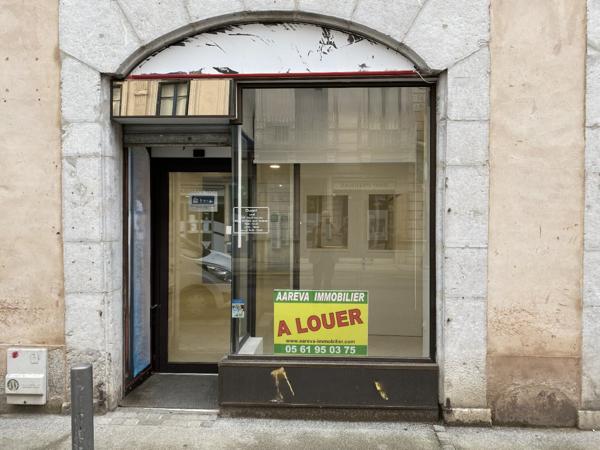 SAINT GAUDENS, local commercial en coeur de ville avec vitrine sur rue