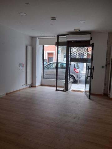 SAINT GAUDENS, local commercial en coeur de ville avec vitrine sur rue