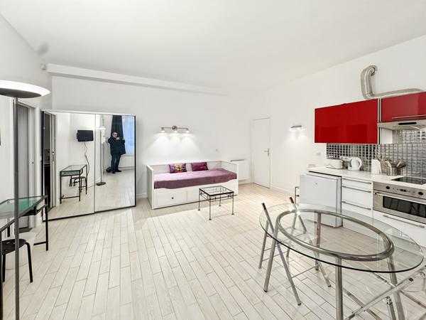 Studio meublé 30 M² en rez de Cour Métro Anvers