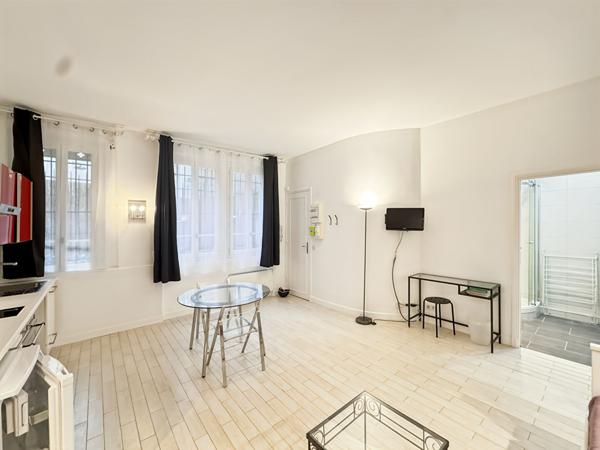 Studio meublé 30 M² en rez de Cour Métro Anvers