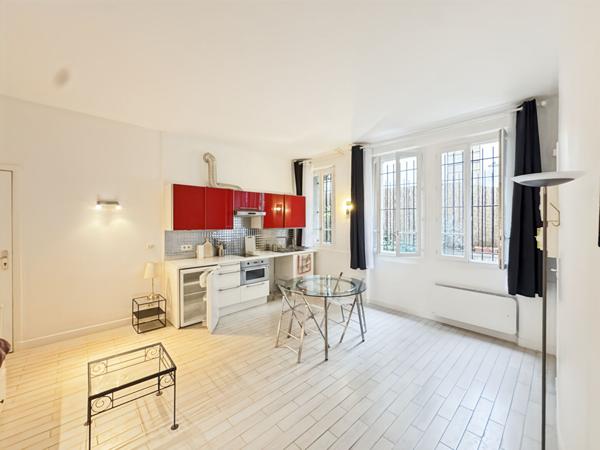 Studio meublé 30 M² en rez de Cour Métro Anvers
