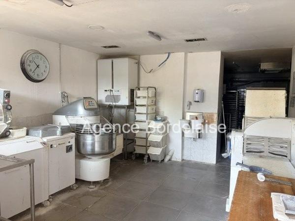 Mérignac Les Pins, boulangerie, pâtisserie env 235m²