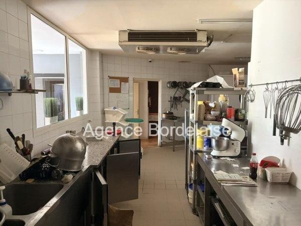 Mérignac Les Pins, boulangerie, pâtisserie env 235m²