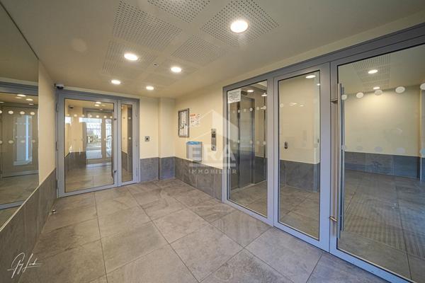 Appartement 3 pièces lumineux avec terrasse 18 m², parking et borne électrique - Résidence récente à Chaville