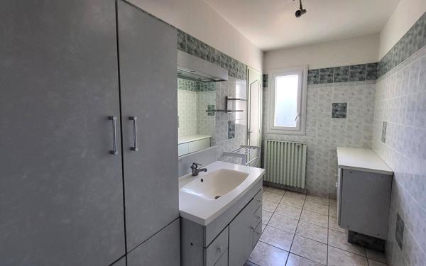 Maison à vendre    4 pièces •  Montamisé