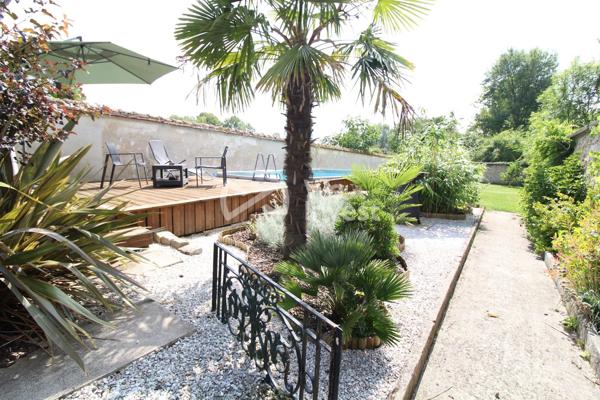 Maison de charme avec piscine et dépendance – Mortcerf