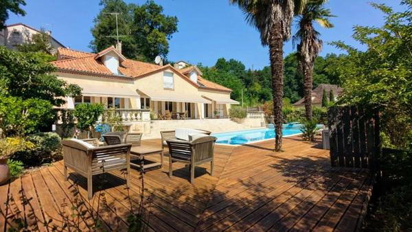 Demeure familiale avec piscine, terrasse et jardin arboré – Lot-et-Garonne