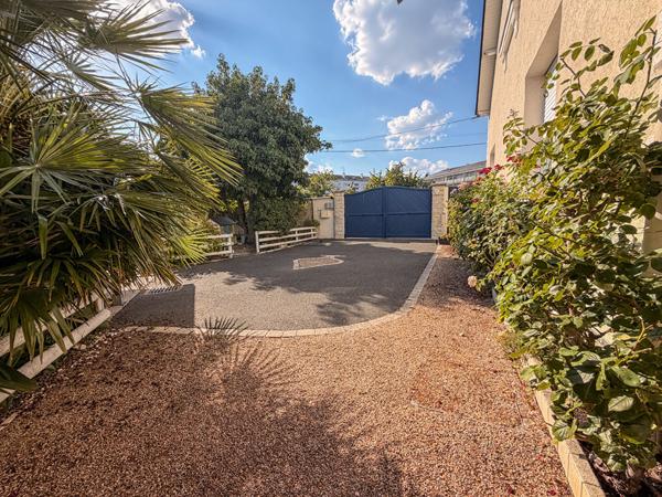 Maison ancienne de charme à vendre à Trélazé avec jardin et dépendance
