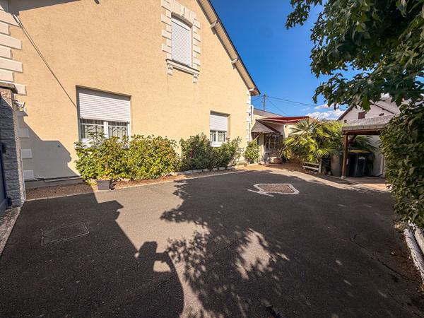 Maison ancienne de charme à vendre à Trélazé avec jardin et dépendance