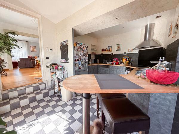 Maison ancienne de charme à vendre à Trélazé avec jardin et dépendance