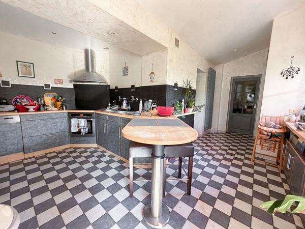 Maison ancienne de charme à vendre à Trélazé avec jardin et dépendance