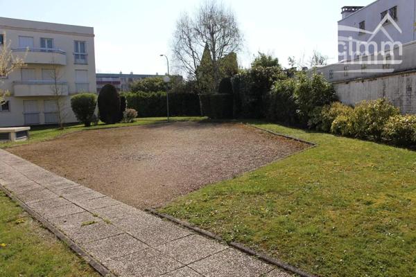 Proche gare et toutes commodités : un appartement de type 1 de 29 m² situé au Bois St Denis
