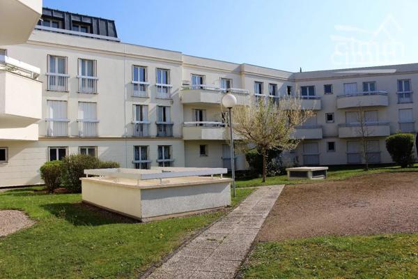 Proche gare et toutes commodités : un appartement de type 1 de 29 m² situé au Bois St Denis