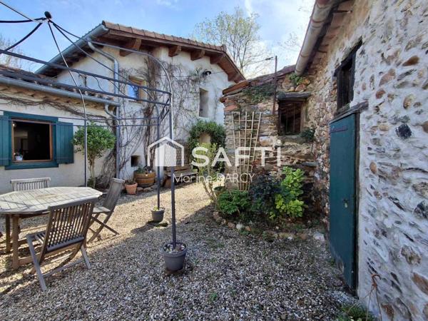 Maison sur les hauteurs de Burlats