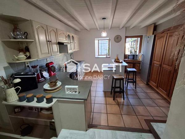 Maison sur les hauteurs de Burlats