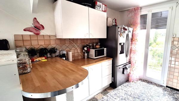 Appartement à vendre 3 pièces PORT DE BOUC (13) LES COMTES AVEC PLACE DE PARKING PRIVEE ET CAVE