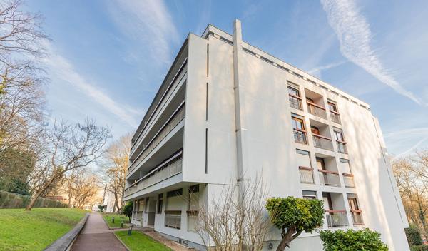 APPARTEMENT 3 PIECES SANS VIS A VIS - RESIDENCE STANDING 1970