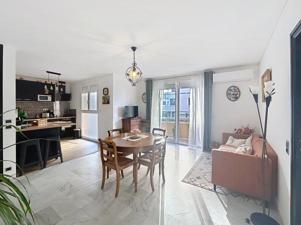 Bel appartement T2 rénové avec balcon, parking privatif et cave